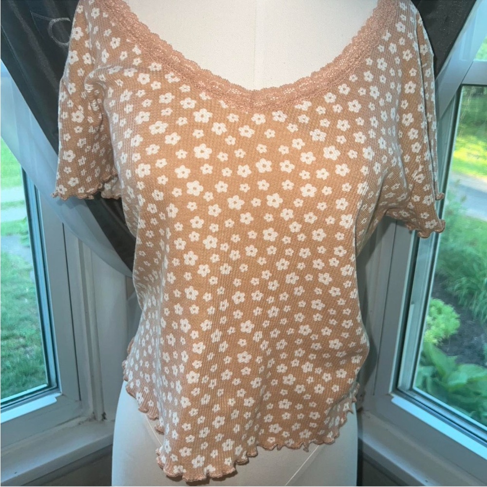Rustic Floral Crop Top - Picture 2 of 8